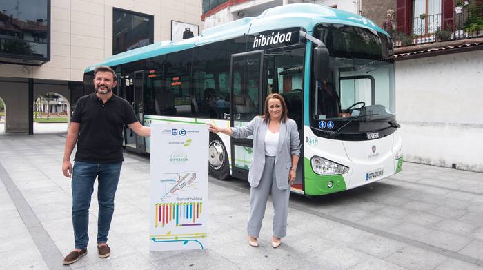 Eskualde mailako autobus zerbitzu berria martxan