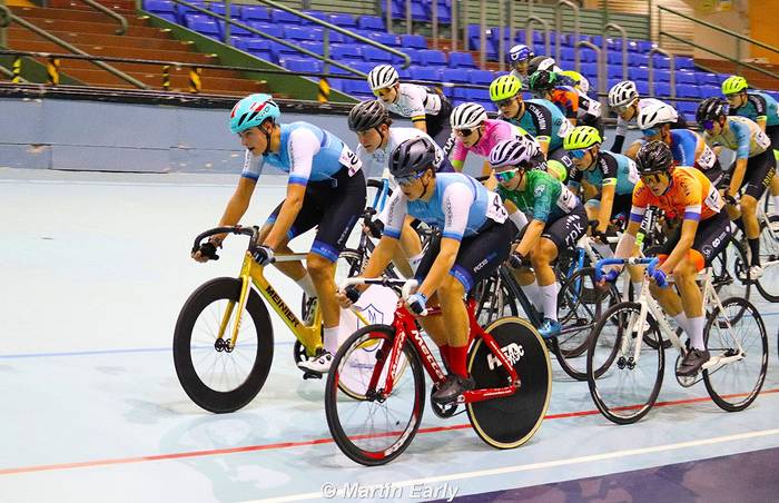 Hirugarren jardunaldian laugarren izan arren, sailkapeneko buruari eutsi dio Martinek