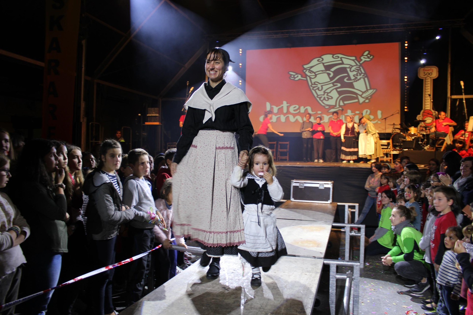 Euskal jantzi eta dantzak, guztien eskura