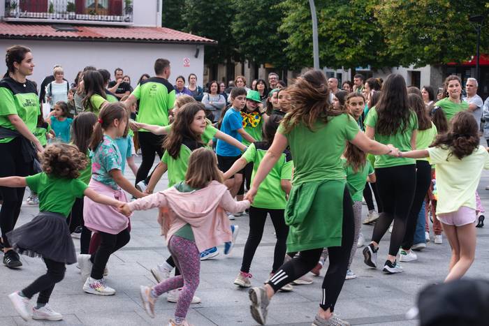 Mende laurdena ospatzeko ideiak biltzen hasiko dira larunbatean
