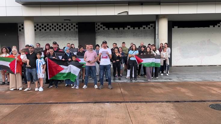 Palestinaren aldeko horma irudian egindako pintaketak salatu dituzte herritarrek