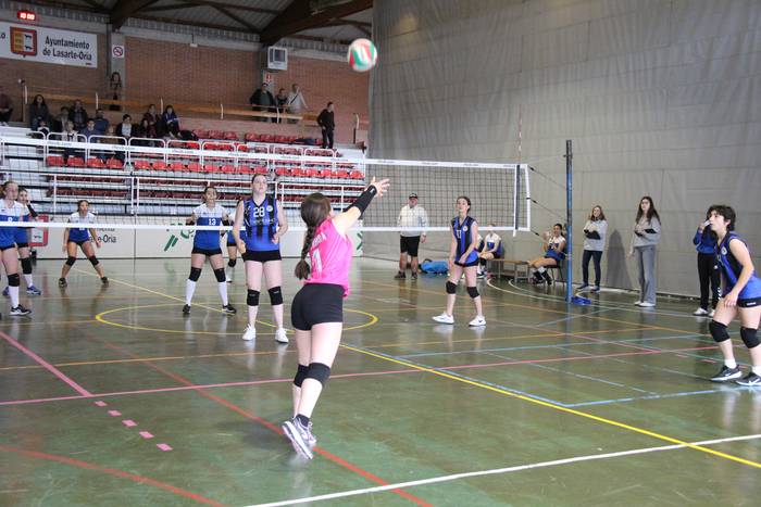 Ostadar Boleibola saileko ordezkari guztiak lehian ari dira