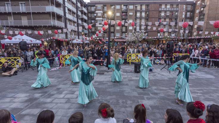 Apirileko feria, Sevillatik Sasoetara