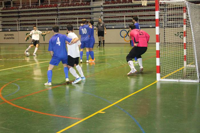 ISU playoff postuetatik gertuago 
