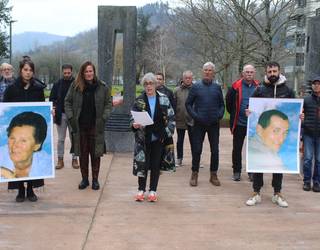 Argi Iturralde eta Iñaki Balerdiren memoria errekonozitua izan dadila galdegin du EH Bilduk