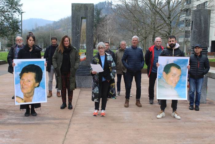 Argi Iturralde eta Iñaki Balerdiren memoria errekonozitua izan dadila galdegin du EH Bilduk