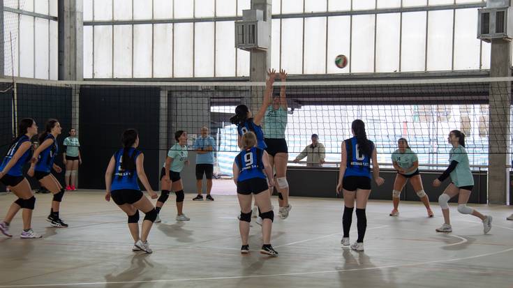 Ostadar Boleiboleko ordezkariek, ezin Toloboleiko taldeak gainditu