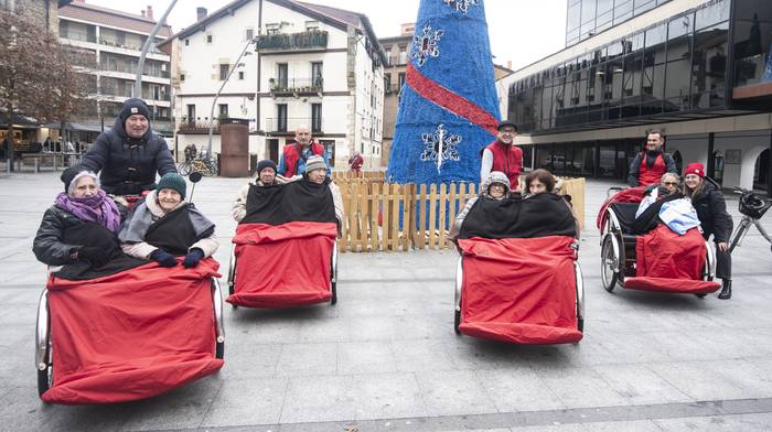 Eguneko Zentroko egoiliarrek osteratxo ederra egin dute bizikletan