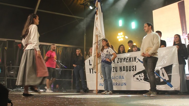 Aintzatespena egin diete herriko kirolariei