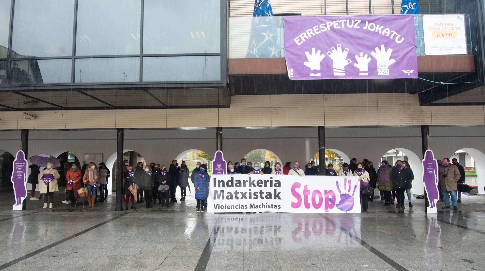 Indarkeria matxista arbuiatu dute dozenaka herritarrek