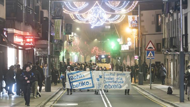 Larunbateko manifestaziora joateko autobus txartelak salgai jarri ditu Sarek