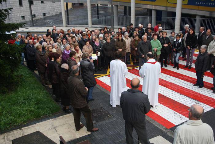 Fededunek gurutzebidea egin dute Ostiral Santu egunez
