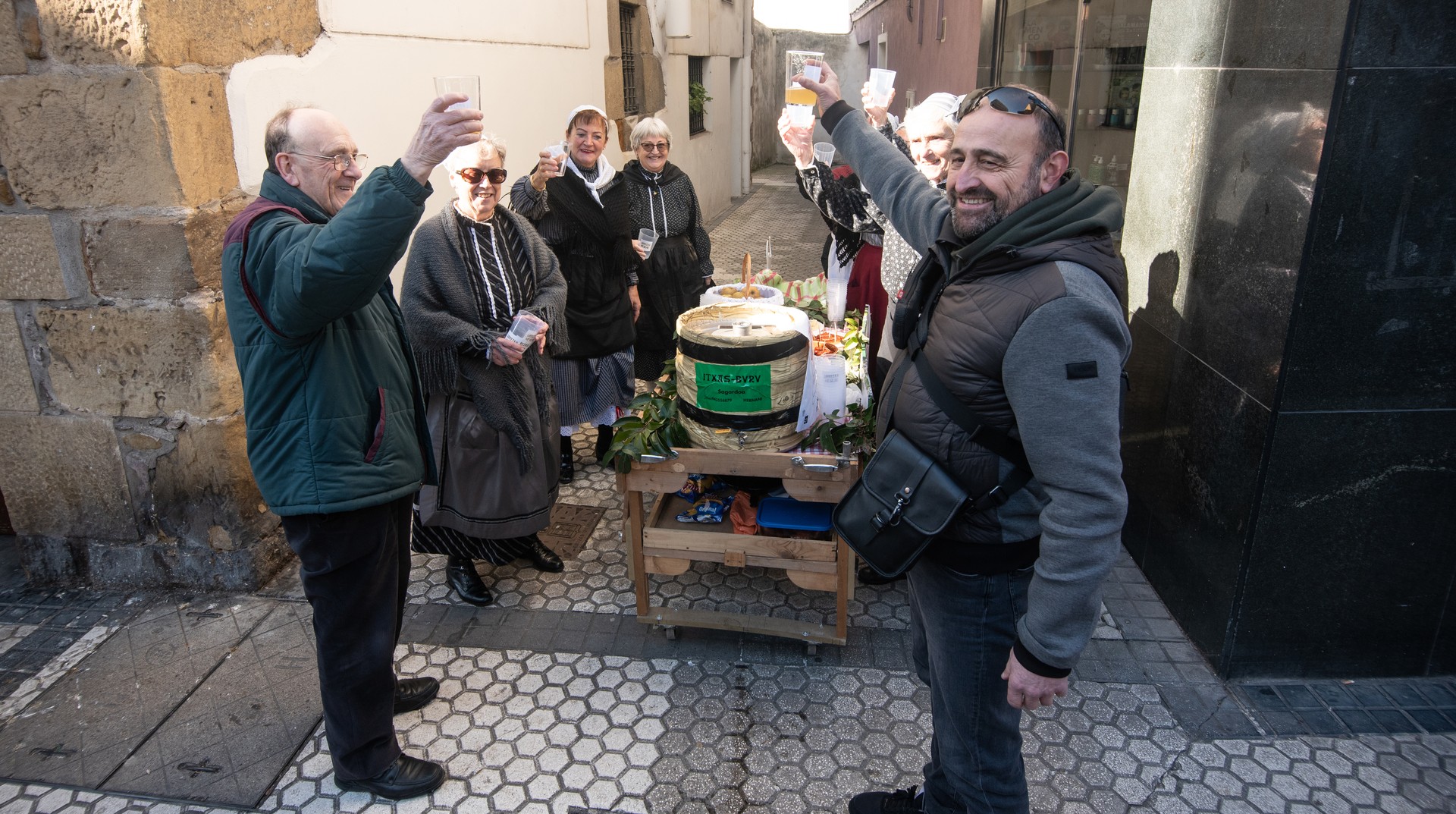Jexusmari Egizabalek eta Txema Vallesek ireki dute ATCko emakumeen sagardo denboraldia