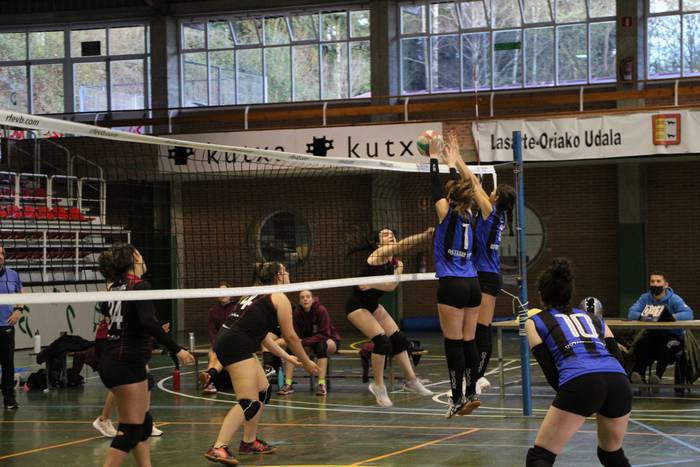 Lehen seta ederki borrokatu zuen Euskal Ligako taldeak