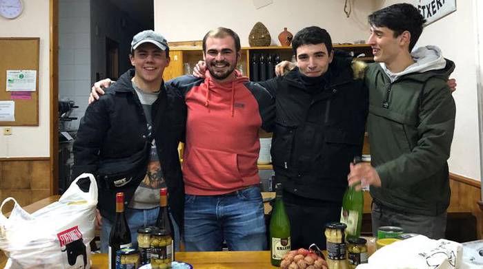 Larrun Pikabeak eta Beñat Loiartek irabazi dute Faktoriako gazteek antolatutako mus txapelketa