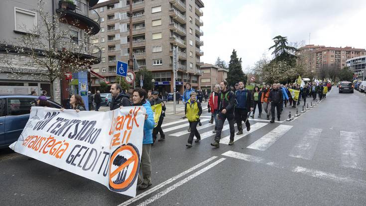 Erraustegiari eta hura energiaz elikatzeko azpiegiturari, ezezko ozenak