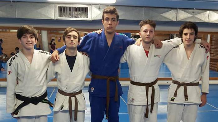 LOKEko hiru judoka, Gipuzkoako txapelketako podiumean
