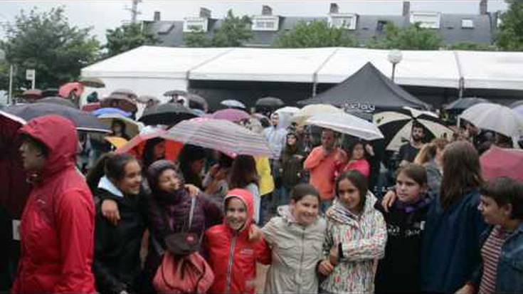 Festei amaiera ezinhobea eman diete Zabaletako auzotarrek, Gozategiren doinuekin dantza eginez