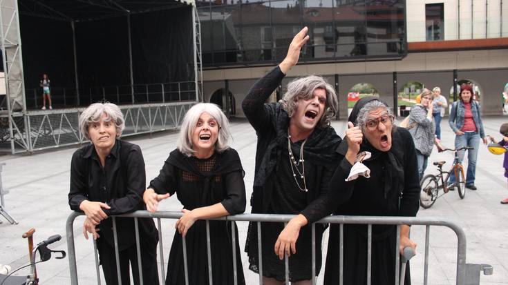 Iraultza herriko kaleetan, umoretik