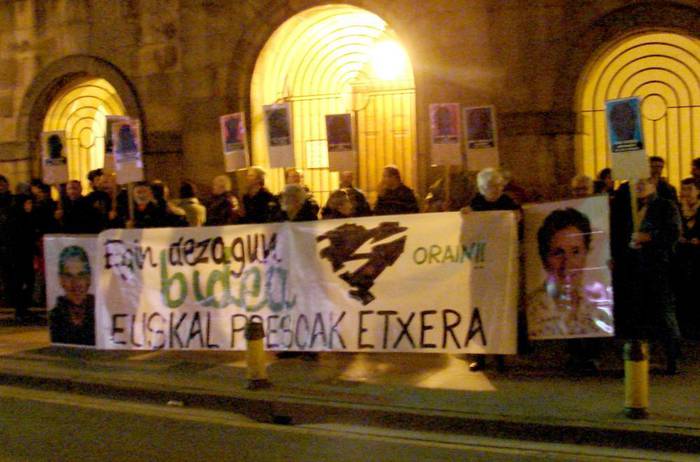 Presoen  aldeko agerraldia 20:00etan Udaletxe aurrean