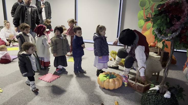 Haurrei goxokiak eman dizkie Olentzerok