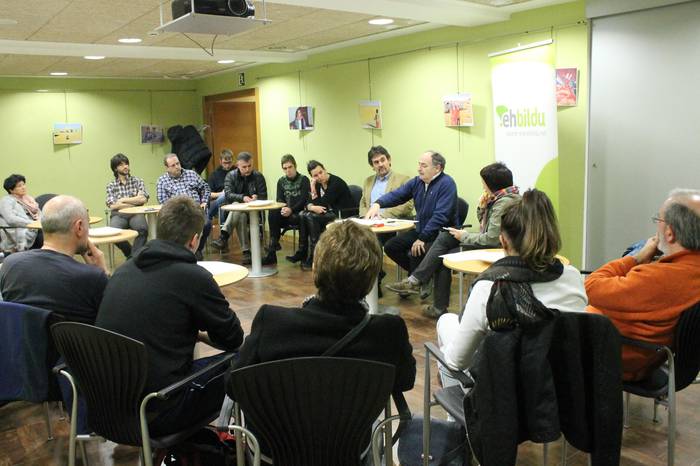 'Euskal bidea’ kafe baten inguruan
