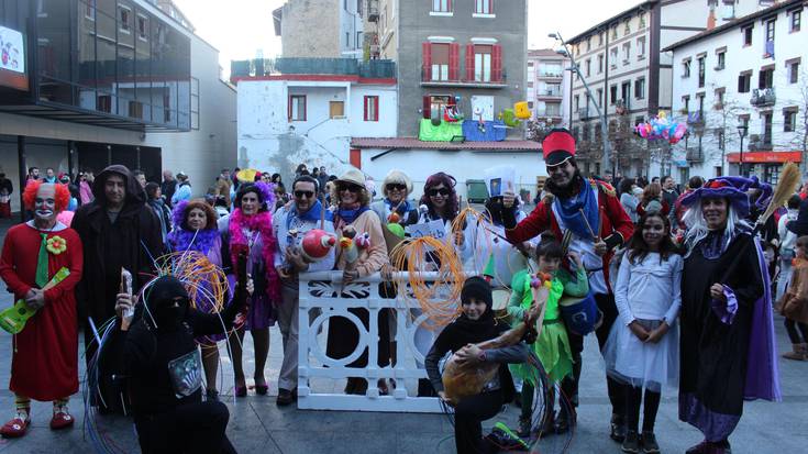 Igandean ere festa