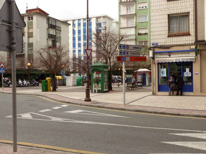 Ola kalean matxuratutako hodia konpontzeko obra esleituta