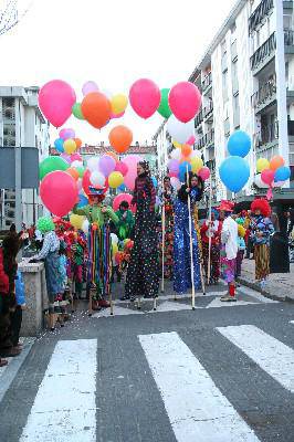Mozorro-desfile bateratuak inoiz baino jende gehiago erakarri du Inauterietara
