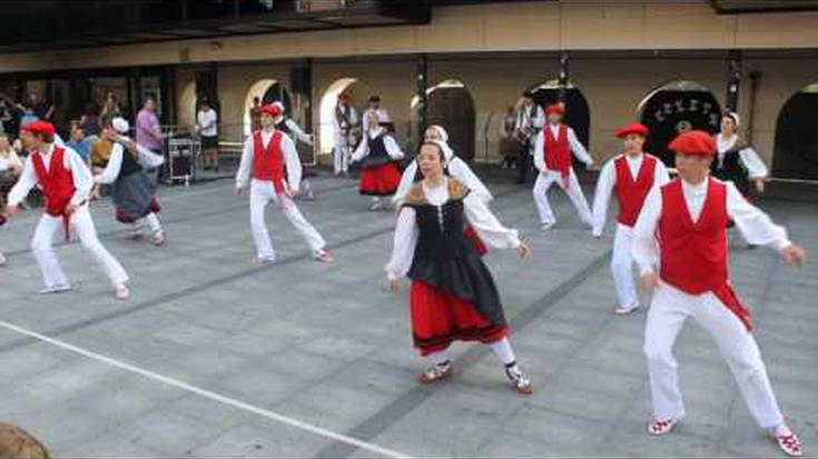 Atzo ospatu zen Dantzari Egunaren hirugarren edizioa