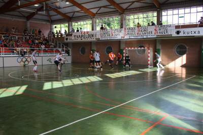ISU Leihoak eta Izkiñak jokatuko dute herriko Areto futboleko finala