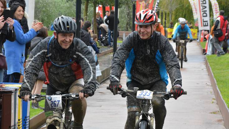 Euriak eta lokatzak ez dituzte pedalkadak gelditu