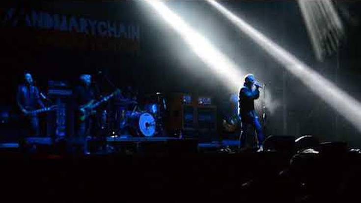 Eskoziatik etorritako The Jesus and Mary Chain talde mitikoak itxi zuen atzoko jardunaldia