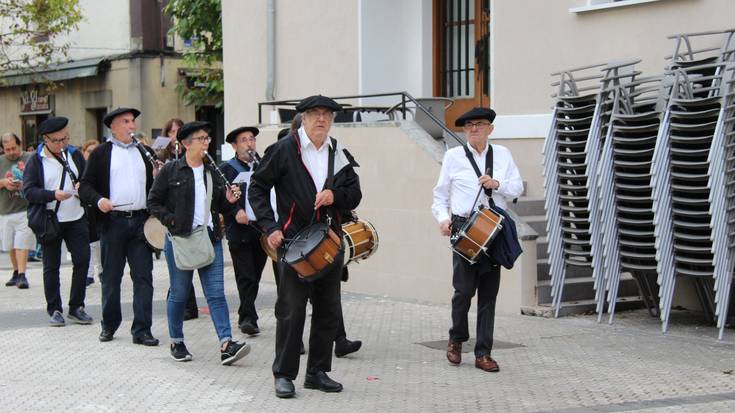 Txistulariak, herri kirolak eta erromeria, Euskal Jaia ospatzeko