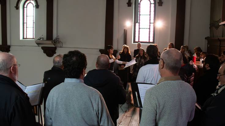 Patroiaren omenez, San Pedro parrokiako elizkizuna musikatu du Alboka Abesbatzak