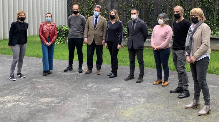 Euskarazko hedabideak diruz laguntzeko hitzarmena berretsi dute euskal erakundeek