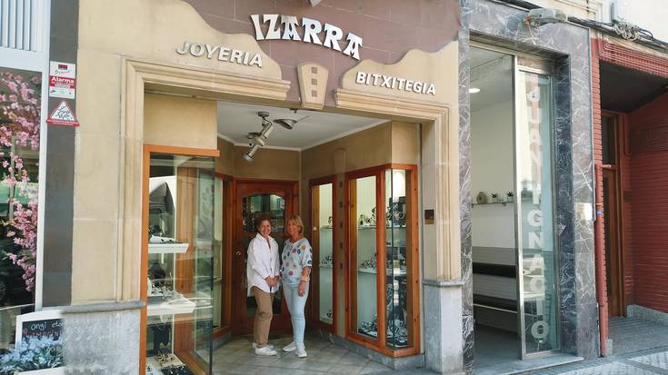 Izarra bitxitegiak zabalik mantenduko ditu ateak