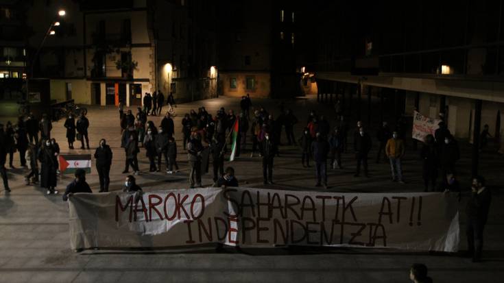 Mendebaldeko Saharari elkartasuna adierazi diote Okendo plazan