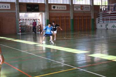 Finalerako ibilbidea hasi dute herriko areto futbol txapelketako taldeek