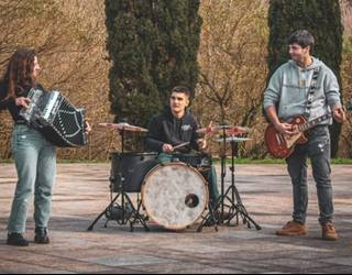 'Etorkizuna pizten' abestia kaleratu du Ertz taldeak