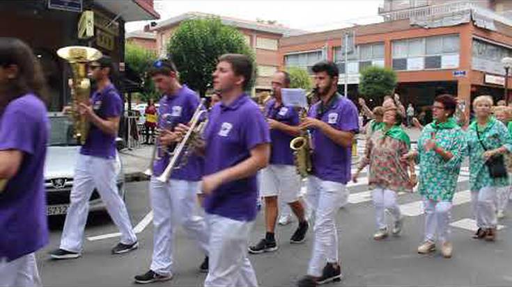 Biyak Bat elkarteko kideek erritmo ederra dutela erakutsi dute gaur arratsaldean