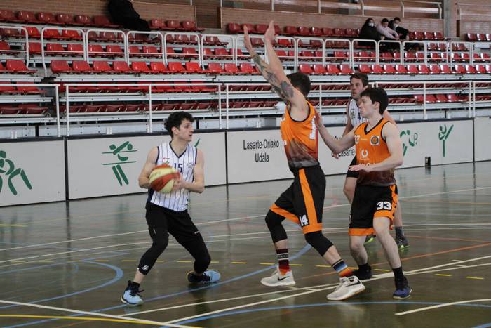 Senior 3. mailako taldeak kanporaketa zaila izan zuen Elorri-Aldaparen aurka