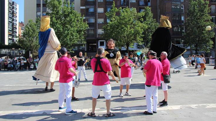 Kilkerband txaranga 'Isabelita' abestia jotzen