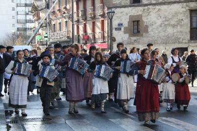 Asteburu multimusikala