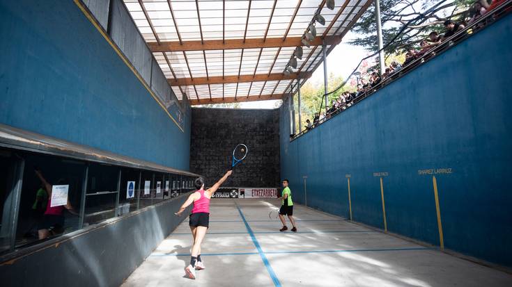 Trinketean jokatutako banakako frontenis txapelketa, iruditan