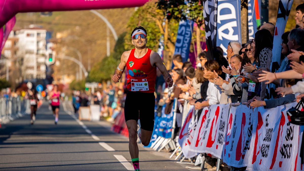 Herritarrak bikain lehiatu dira Azkoitia-Azpeitia maratoi erdian