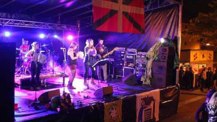 Ostiral gauean ederki pasa zuten herritarrek Zabaletan