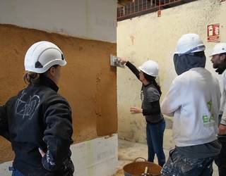 Martxoaren 8a ospatzeko bioeraikuntza tailerra antolatu dute EAGI ikastetxean