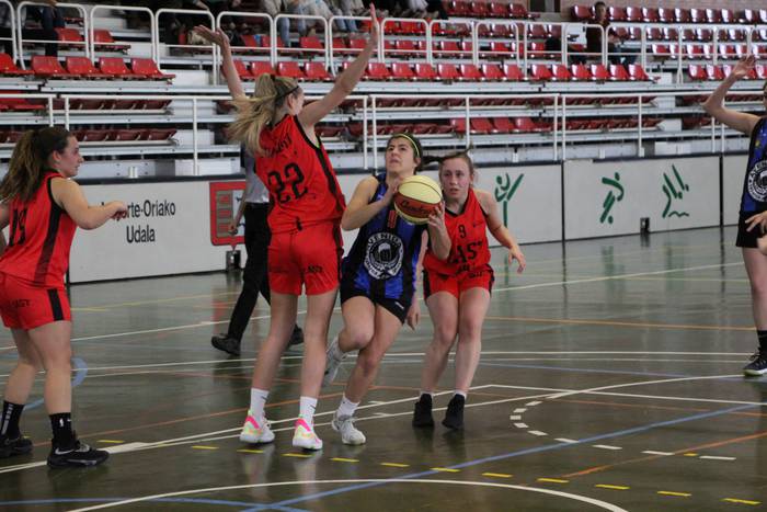 Ostadarrek ezin izan zuen sailkapeneko buru Graficas Juaristi Zast garaitu