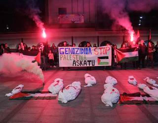 Genozidioa geratzeko eskatuko dute eltze eta lapikoak jo bitartean